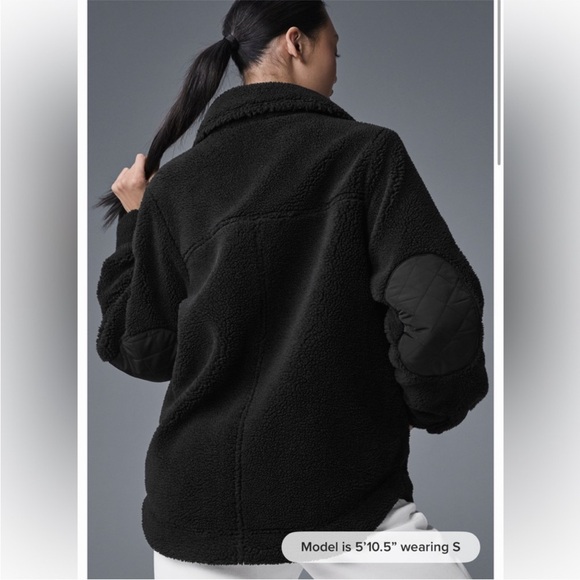 ALO Yoga Black Quilted-Pocket Sherpa Jacket - Picture 3 of 12